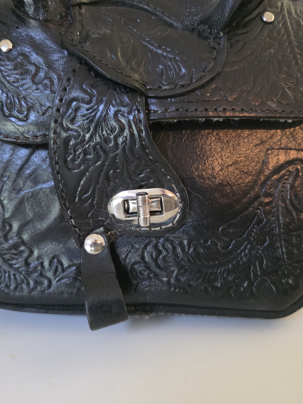 Vintage 1970's-80's Western Saddle Crossbody Bag Tooled Leather Sherling - Picture 3 of 16